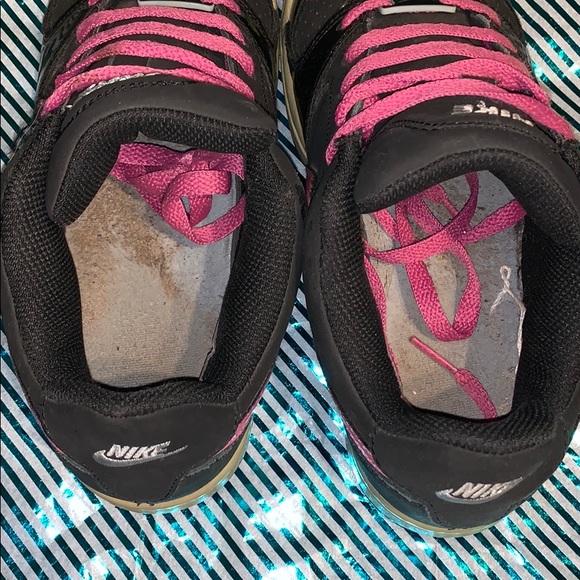 ✨NIKE SHOES✨ - Picture 2 of 5